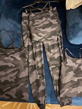 *EDITED* OLD NAVY Gray Camo Elevate Performance Bra/Legging/Tank